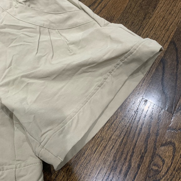 Good Condition Women’s Oakley Shorts Size 2 Tan Colour - Picture 2 of 10